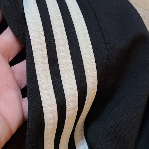 Classic ADIDAS EUC like new - Picture 8 of 12